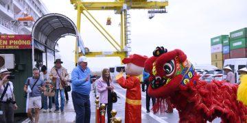 Du lịch Đà Nẵng chào đón khách quốc tế xông đất dịp Tết Ất Tỵ 2025