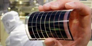 Nhật Bản tạo ra pin mặt trời tạo điện dưới ánh sáng yếu và còn có khả năng bẻ cong