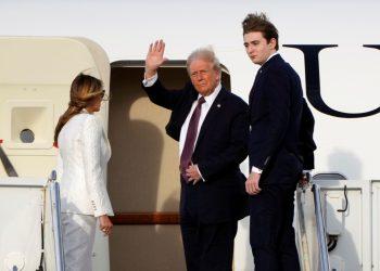 Tổng thống đắc cử Donald Trump và gia đình đến Washington nhậm chức bằng chuyên cơ của chính phủ Mỹ