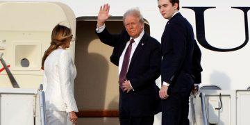 Tổng thống đắc cử Donald Trump và gia đình đến Washington nhậm chức bằng chuyên cơ của chính phủ Mỹ