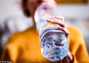 Nghiên cứu phát hiện hạt vi nhựa chứa đầy trong não người, gây mất trí nhớ và loạt vấn đề sức khỏe