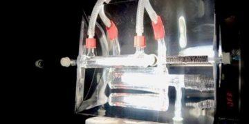 Mỹ nghiên cứu chế tạo thành công lò phản ứng dùng ánh sáng để tái chế CO₂ thành nhiên liệu