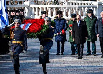 Cả nước Nga long trọng kỷ niệm ngày Người bảo vệ Tổ quốc