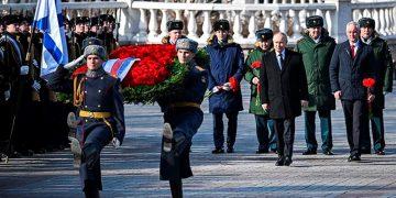 Cả nước Nga long trọng kỷ niệm ngày Người bảo vệ Tổ quốc