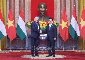 Chủ tịch nước Lương Cường chủ trì lễ đón chính thức và hội đàm với Tổng thống Hungary