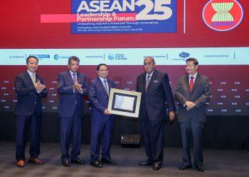 Thủ tướng Phạm Minh được vinh danh là Nhà Lãnh đạo ASEAN tiêu biểu năm 2025