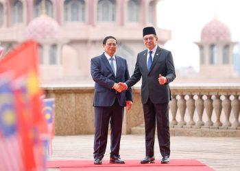 Thủ tướng Anwar Ibrahim chủ trì lễ đón Thủ tướng Phạm Minh Chính thăm chính thức Malaysia