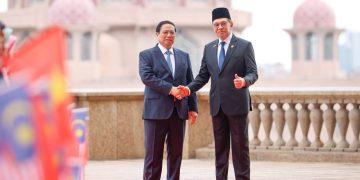 Thủ tướng Anwar Ibrahim chủ trì lễ đón Thủ tướng Phạm Minh Chính thăm chính thức Malaysia
