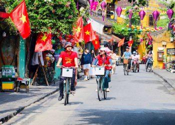 Du khách đến Đà Nẵng và Hội An tăng hơn so với cùng kỳ năm 2024