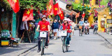 Du khách đến Đà Nẵng và Hội An tăng hơn so với cùng kỳ năm 2024