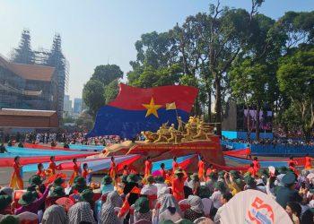 Bản hùng ca nửa thế kỷ và lời tri ân ngọt ngào từ khắp mọi miền đất nước đến với thành phố mang tên Bác