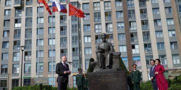 Saint Petersburg khai trương Quảng trường Hồ Chí Minh nhân kỷ niệm 75 năm quan hệ ngoại gia