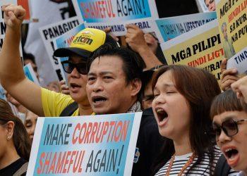 Biểu tình trùng kỷ niệm thiết quân luật, Philippines đối mặt khủng hoảng niềm tin