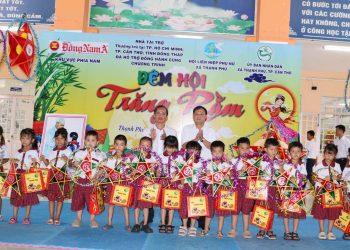 Trung thu yêu thương đến với hơn 500 thiếu nhi xã Thạnh Phú, TP. Cần Thơ