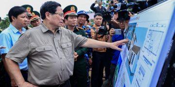 Thần tốc, quyết liệt và nhân văn – Dấu ấn người đứng đầu Chính phủ giữa tâm lũ