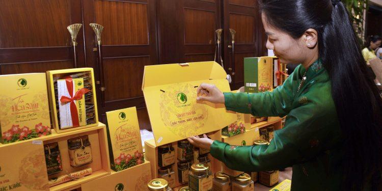 Tôn vinh “Hương Trà Xưa – Vị Bánh Cổ” Quê Việt